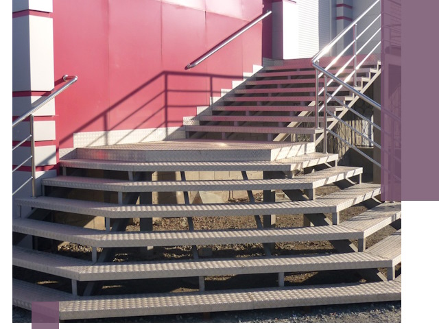 Лестницы для магазина в Моршанске — изготовление и монтаж