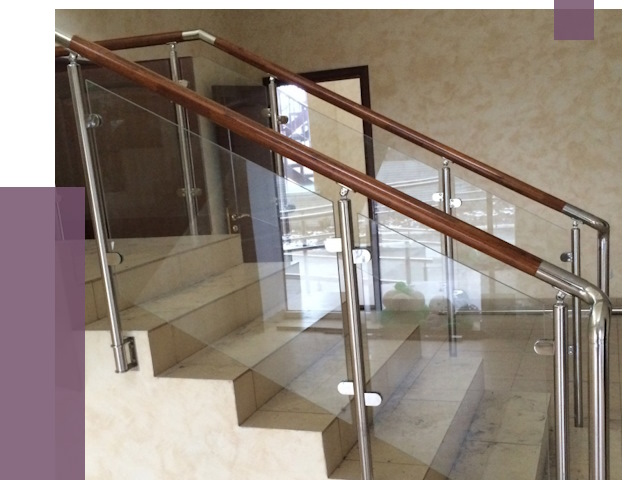 Комбинированные перила из металла и дерева в Моршанске